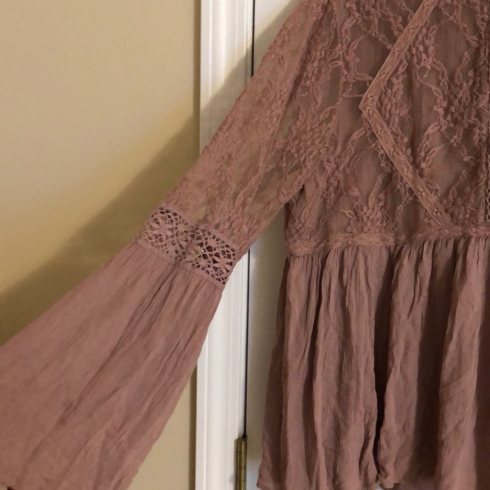 GORGEOUS long bell sleeve lace detailed top - XL - Picture 3 of 7